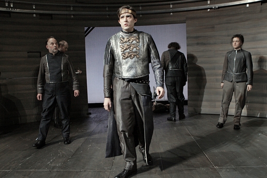 Photo Flash: HENRY V At The Guthrie Image