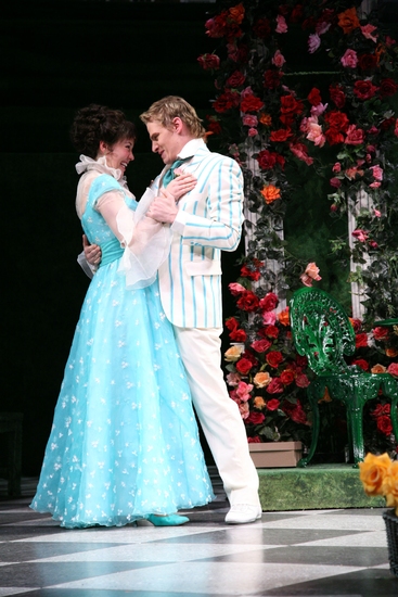 Photo Flash: THE IMPORTANCE OF BEING EARNEST Image