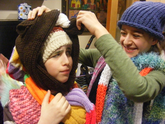 Photo Coverage: BROADWAY KIDS CARE Present the 'Knitting Project' Image
