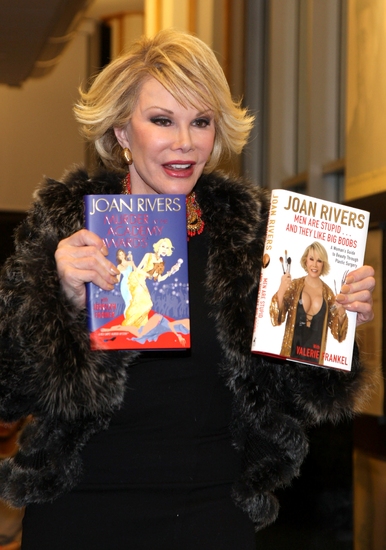 Photo Coverage: Joan Rivers at the Lincoln Square Barnes & Noble Image