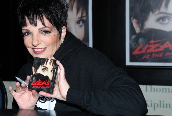 Photo Coverage: LIZA'S at... Barnes & Noble! Image