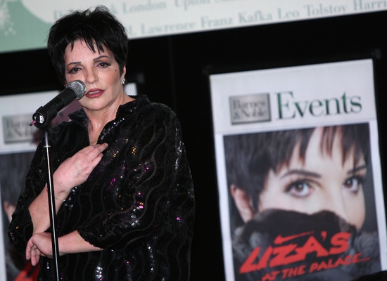 Photo Coverage: LIZA'S at... Barnes & Noble! Image