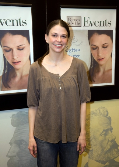Photo Coverage: Sutton Foster Brings 'WISH' to Barnes & Noble Image