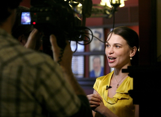 Photo Coverage: Sutton Foster Joins Sardi's Wall Of Fame Image