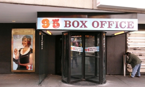 Photo Coverage: ' 9 To 5 - THE MUSICAL' Marquee at the Marquis! Image