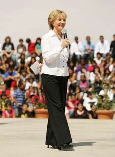 Photo Flash: Florence Henderson Visits La Quinta Middle School Image