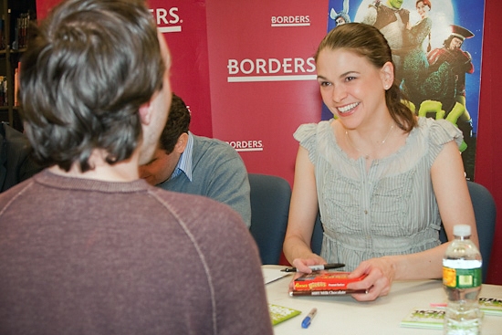 Photo Coverage: The Stars of 'SHREK THE MUSICAL' Celebrate the New CD Release at Borders Image