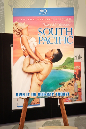 Photo Coverage: Mitzi Gaynor Celebrates SOUTH PACIFIC at Barnes & Noble Image