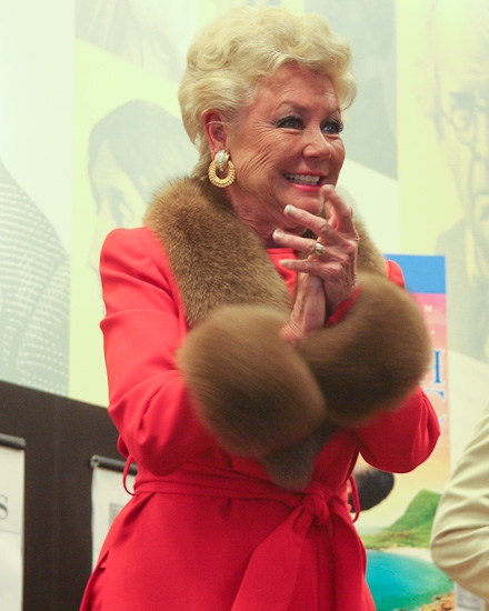 Photo Coverage: Mitzi Gaynor Celebrates SOUTH PACIFIC at Barnes & Noble Image