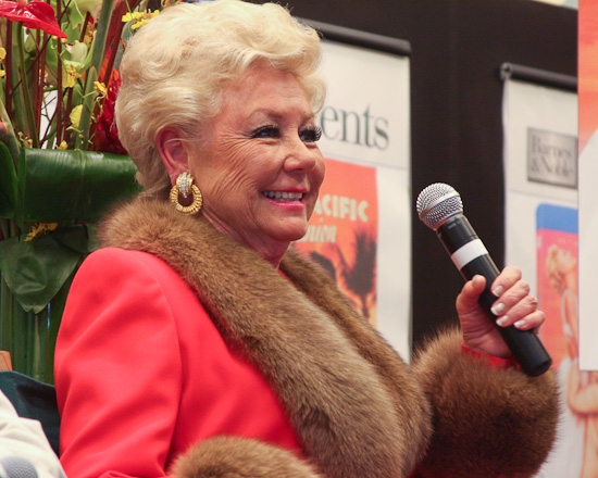Photo Coverage: Mitzi Gaynor Celebrates SOUTH PACIFIC at Barnes & Noble Image