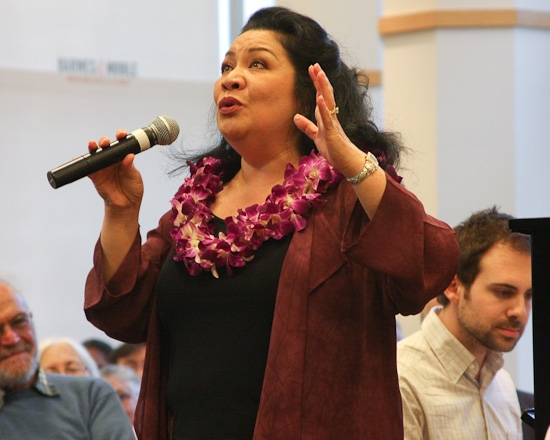 Photo Coverage: Mitzi Gaynor Celebrates SOUTH PACIFIC at Barnes & Noble Image