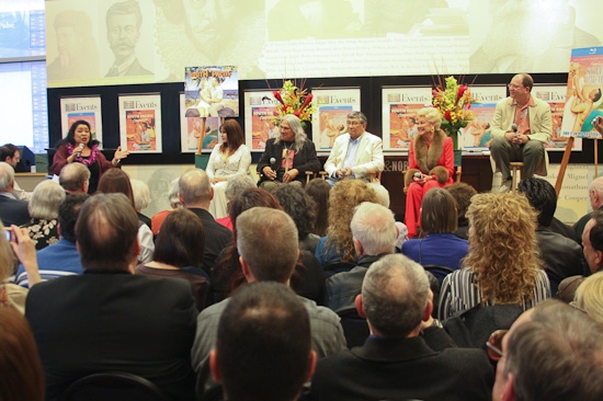 Photo Coverage: Mitzi Gaynor Celebrates SOUTH PACIFIC at Barnes & Noble Image