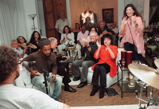 Photo Flash: Liza Minnelli Visits Brazil for Series of Concerts! Image