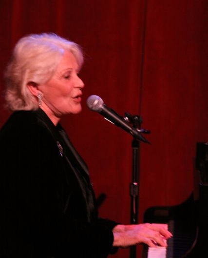 Photo Flash: Linda Lavin Brings 'MOMENTS LIKE THIS' To Birdland Image