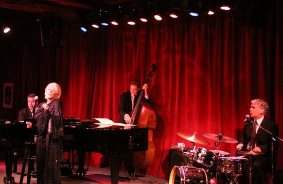 Photo Flash: Linda Lavin Brings 'MOMENTS LIKE THIS' To Birdland Image