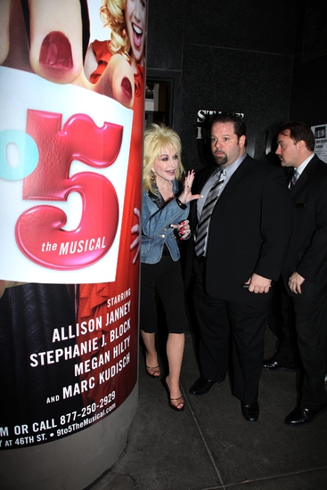 Photo Coverage: Dolly Parton Surprises The Fans At '9 To 5: THE MUSICAL' Image