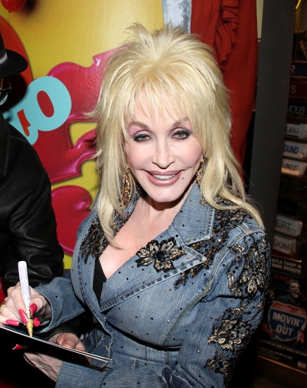 Photo Coverage: Dolly Parton Surprises The Fans At '9 To 5: THE MUSICAL' Image
