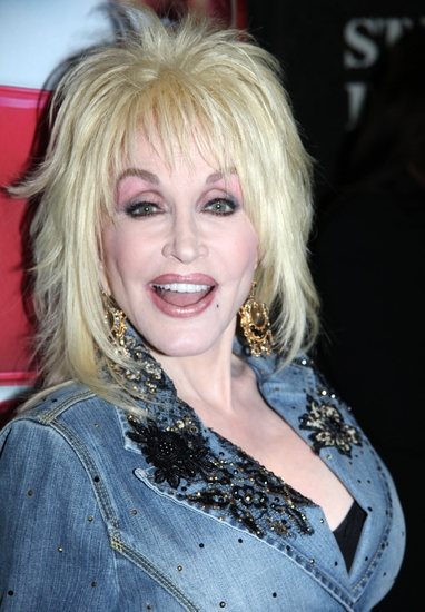 Photo Coverage: Dolly Parton Surprises The Fans At '9 To 5: THE MUSICAL' Image