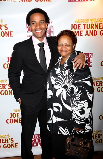 Andre Holland with his mom

 Photo