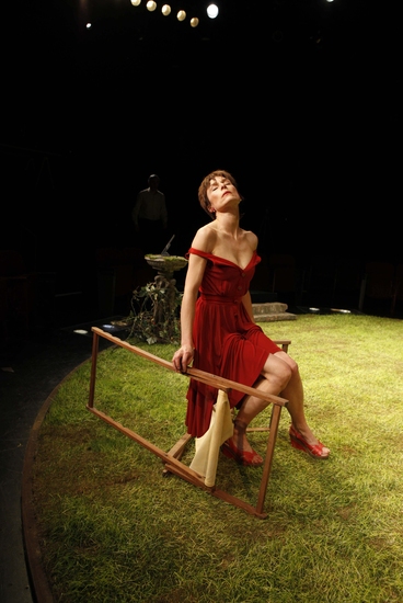 Photo Flash: 'THE NORMAN CONQUESTS: ROUND AND ROUND THE GARDEN' Image
