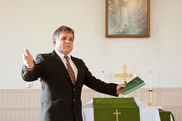 Karl Johnson as Reverend Shaw Moore Photo