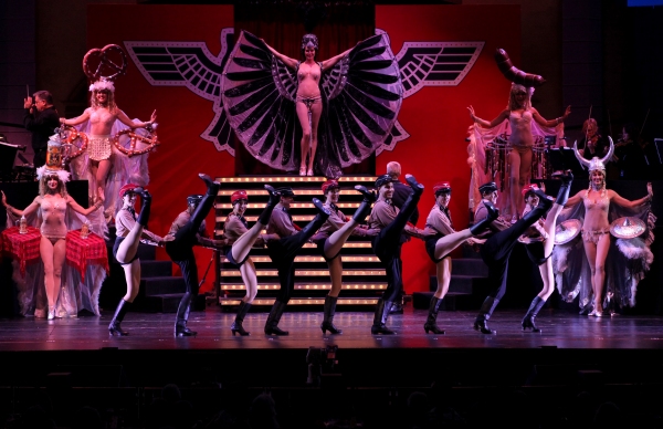 Photo Flash: Jesse Tyler Ferguson, Richard Kind and More in THE PRODUCERS at The Hollywood Bowl, Part 2! Image