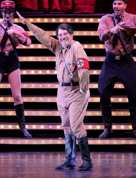 Photo Flash: Jesse Tyler Ferguson, Richard Kind and More in THE PRODUCERS at The Hollywood Bowl, Part 2! Image