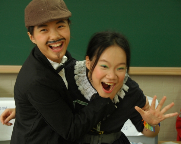 Photo Flash: Beijing Playhouse's SHERLOCK HOLMES AND THE HOUND OF THE BASKERVILLES 