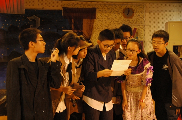Photo Flash: Beijing Playhouse's SHERLOCK HOLMES AND THE HOUND OF THE BASKERVILLES Image
