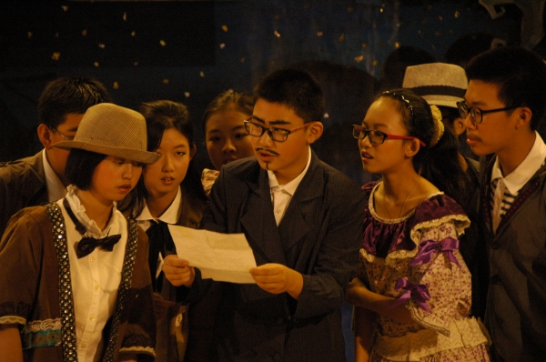 Photo Flash: Beijing Playhouse's SHERLOCK HOLMES AND THE HOUND OF THE BASKERVILLES Image