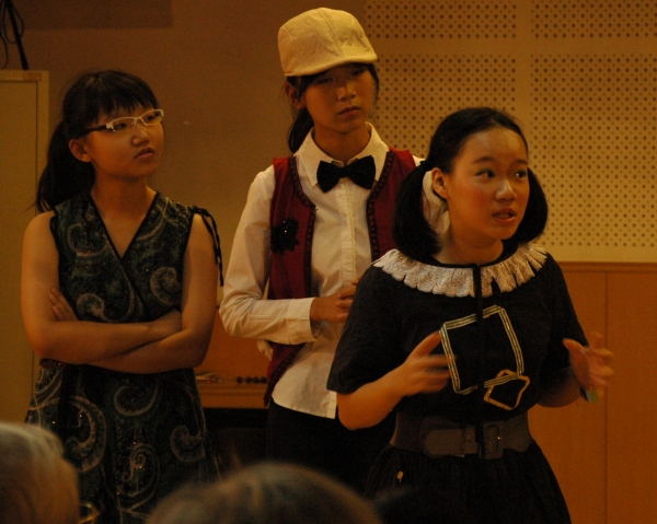 Photo Flash: Beijing Playhouse's SHERLOCK HOLMES AND THE HOUND OF THE BASKERVILLES Image