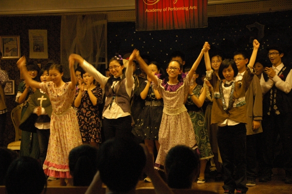 Photo Flash: Beijing Playhouse's SHERLOCK HOLMES AND THE HOUND OF THE BASKERVILLES Image