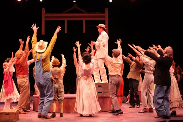 Photo Flash: First Look at Patrick Cassidy, Shirley Jones and More in Music Circus' THE MUSIC MAN Image