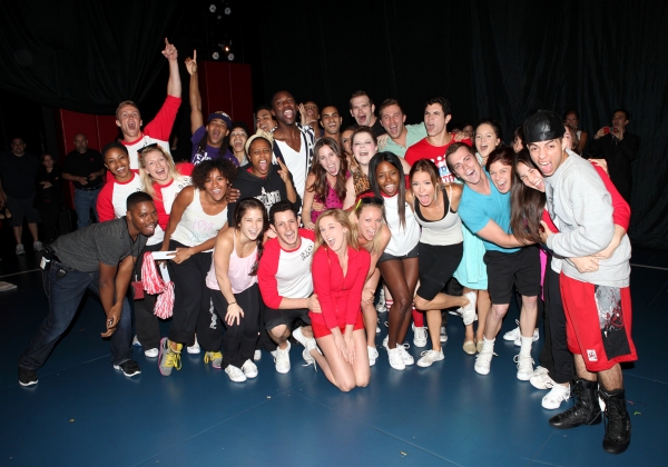 Taylor Louderman and the record breaking 30 cast members making their Broadway Debuts Photo