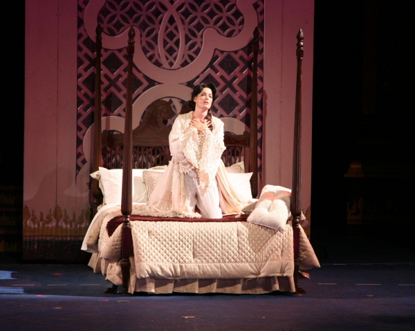 Photo Flash: First Look at Laura Michelle Kelly, Kevin Gray in the Muny's THE KING AND I Image