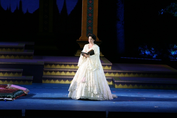 Photo Flash: First Look at Laura Michelle Kelly, Kevin Gray in the Muny's THE KING AND I Image