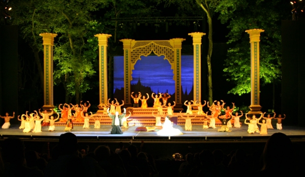 Photo Flash: First Look at Laura Michelle Kelly, Kevin Gray in the Muny's THE KING AND I Image