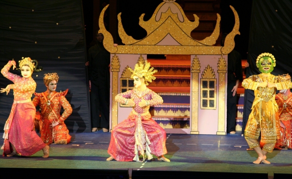 Photo Flash: First Look at Laura Michelle Kelly, Kevin Gray in the Muny's THE KING AND I Image