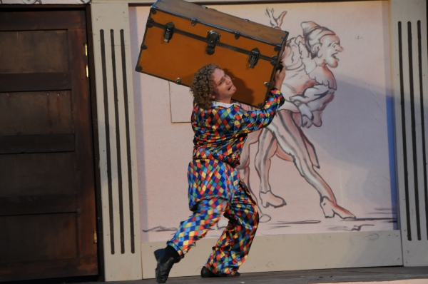 Photo Flash: First Look at Actors' Theatre's THE SERVANT OF TWO MASTERS  Image