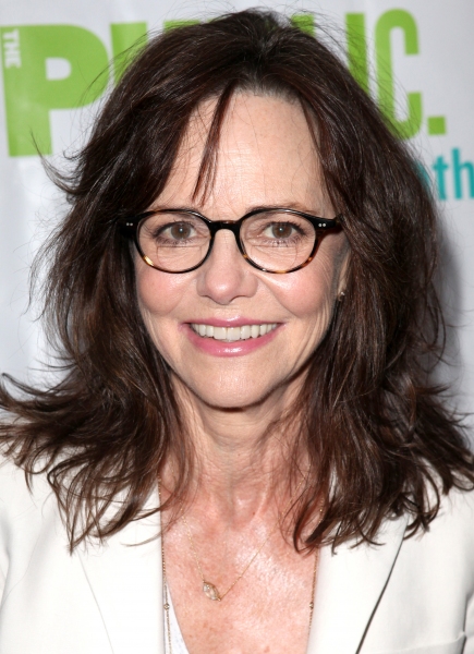 Photo Coverage: INTO THE WOODS Red Carpet Arrivals! 