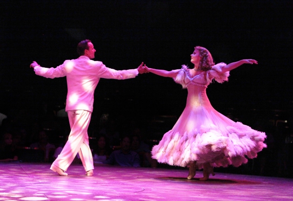 Photo Flash: First Look at Noah Racey and Anne Horak Onstage in Music Circus' CRAZY FOR YOU Image