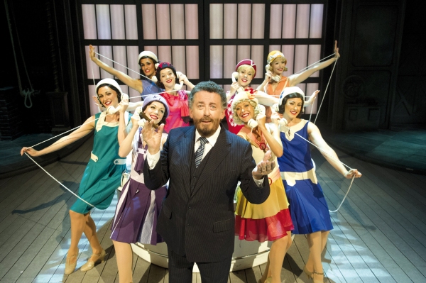 Photo Flash: Sneak Peek at Robert Powell in West End's SINGIN' IN THE RAIN Image