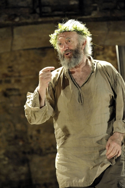  Jonathan Pryce as King Lear Photo