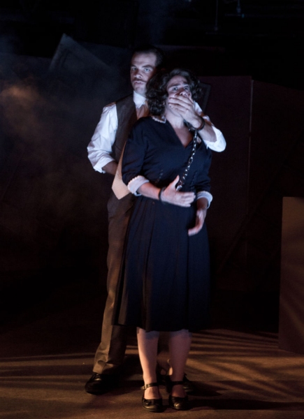 Photo Flash: Complete Production Shots of MET's 39 STEPS Image