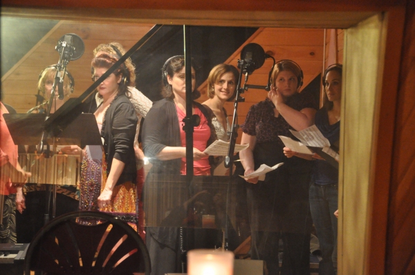 Photo Exclusive: THE PHANTOM OF THE OPERA Cast Sings 'Carols For A Cure' Image