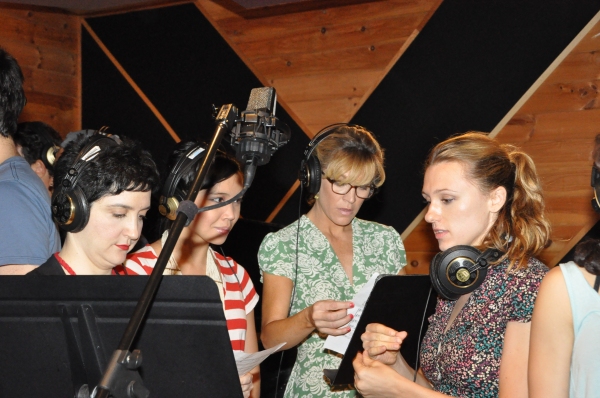 Exclusive Photos: MAMMA MIA! Cast Sings for 'Carols For A Cure' Image