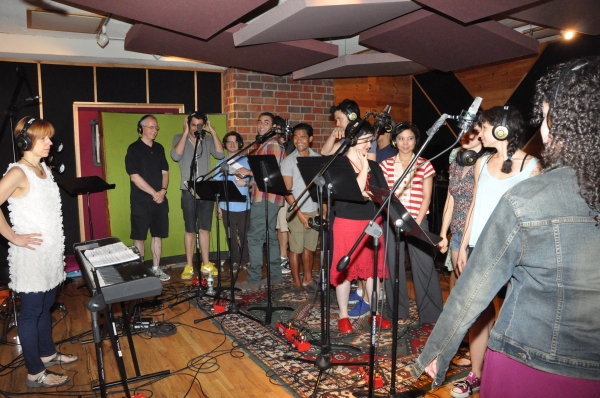 Exclusive Photos: MAMMA MIA! Cast Sings for 'Carols For A Cure' Image