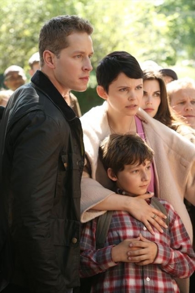 Photo Coverage: ONCE UPON A TIME Premiere Episode Preview 9/30  Image