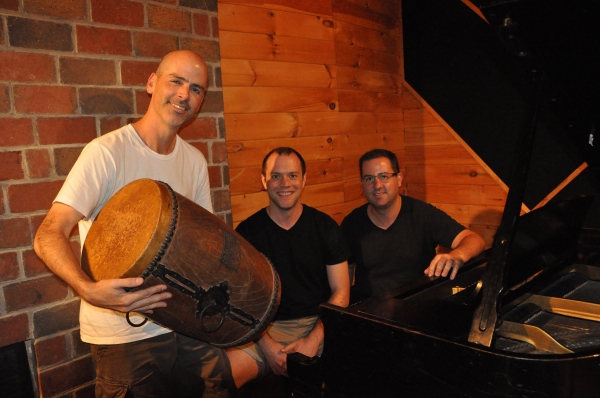 Photo Exclusive: Michael Cerveris, Elena Roger, Max von Essen and EVITA Cast Sing 'Carols For A Cure'  Image