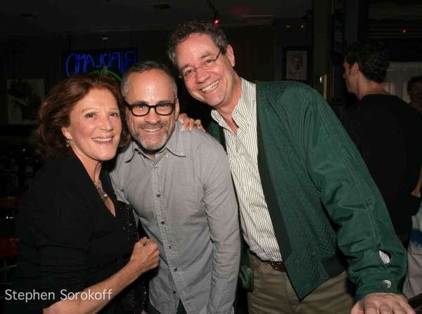 Photo Flash: Steve Bakunas Paints Linda Lavin for 'Portrait of an Artist' Image
